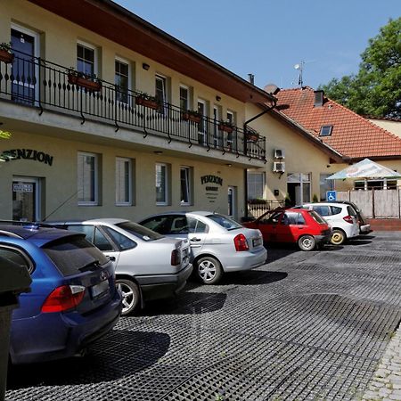 Restaurace A Penzion Garnet Оломоуц Екстериор снимка