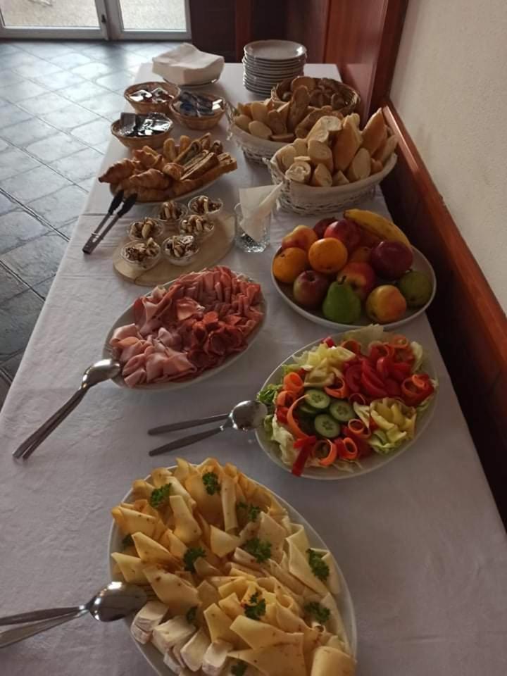 Restaurace A Penzion Garnet Оломоуц Екстериор снимка