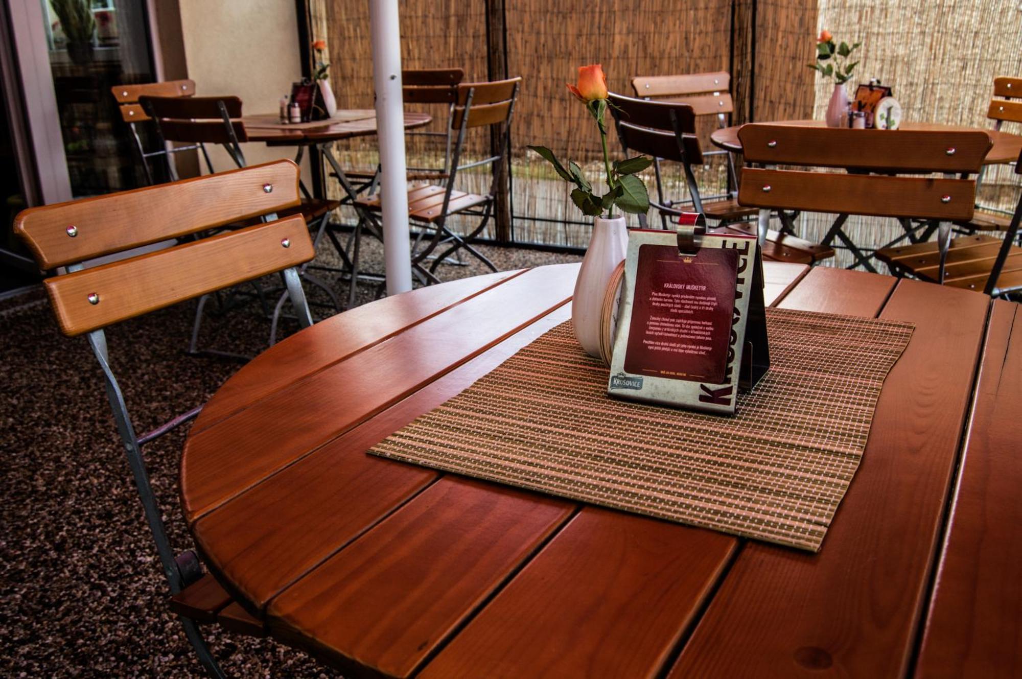 Restaurace A Penzion Garnet Оломоуц Екстериор снимка